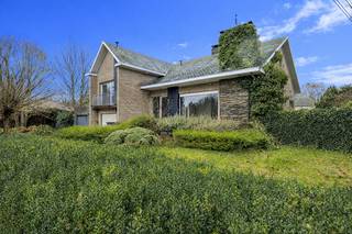 Te renoveren splitlevelwoning op perceel van 1360 m² in OostmalleIn een rustige en groene omgeving in het charmante Oostmalle vindt u deze...