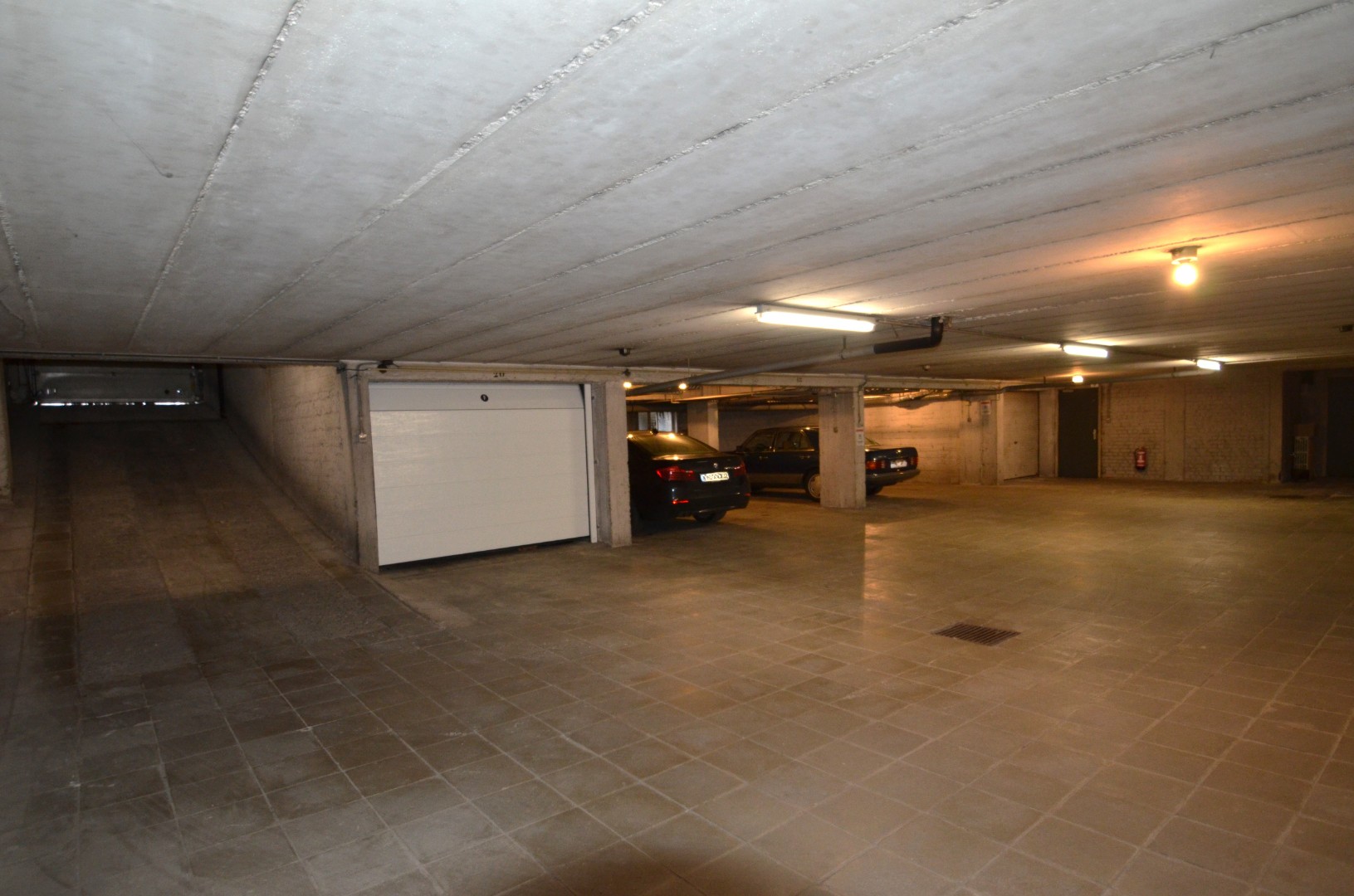 Ruime autostaanplaats gelegen op de Rederskaai te Zeebrugge - foto 4