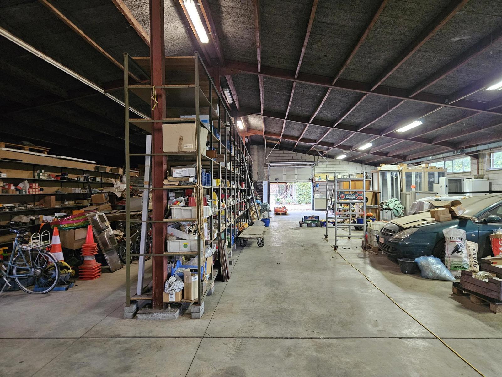 Ruime opslagruimte of werkplaats in groene omgeving - foto 3