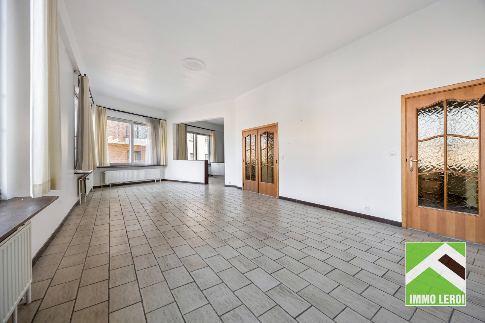 Zeer ruim gelijkvloers appartement met groot terras en tuin - centrum Tongeren - foto 4