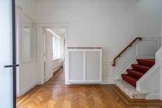 Ben je op zoek naar een multifunctionele handelsruimte? Geschikt als kantoor, toonzaal of praktijkruimte?Inclusief een werkplaats/magazijn van 160 m²...