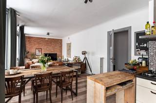 Welkom in dit instapklare pareltje op de eerste verdieping van een kleinschalig gebouw, waar comfort en ligging perfect samenkomen...