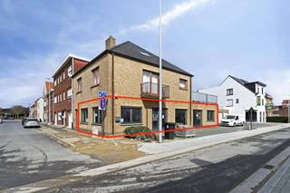 Ce bâtiment peut être soumis à l'obligation de rénovation imposée par le gouvernement flamand pour les bâtiments non résidentiels. Pour...