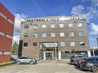 At Luchthavenlaan 25B, 1800 Vilvoorde, we find this well-maintained, high-quality rented office of 444m² on the second floor, with also 10 car...