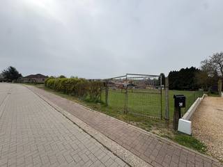 Projectgrond / bouwgrond te koop in Engelmanshoven, een deelgemeente van Sint-Truiden. Het perceel heeft een totale oppervlakte van circa 19 are...