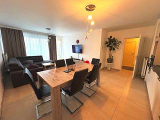 Located in the sought-after “Les Jardins de Jette” district, discover this beautiful and recent two-bedroom apartment where comfort and tranquility...