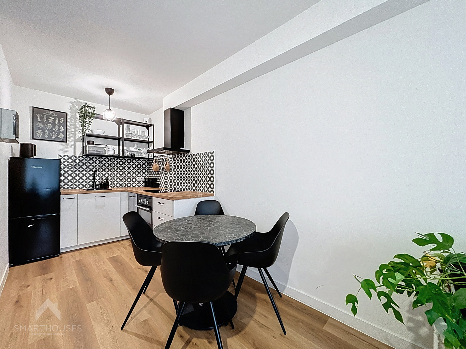 Volledig gerenoveerd gelijkvloers appartement - foto 4
