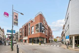 TE HUUR – Residentie “Huize Art Deco”, hartje MolWelkom in Huize Art Deco, een exclusieve en energiezuinige residentie in het centrum van Mol.Neem...
