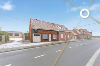 In het centrum van Poelkapelle, op een perceel van 346 m², vinden we deze te renoveren woning met tal van mogelijkheden. De woning beschikt over...