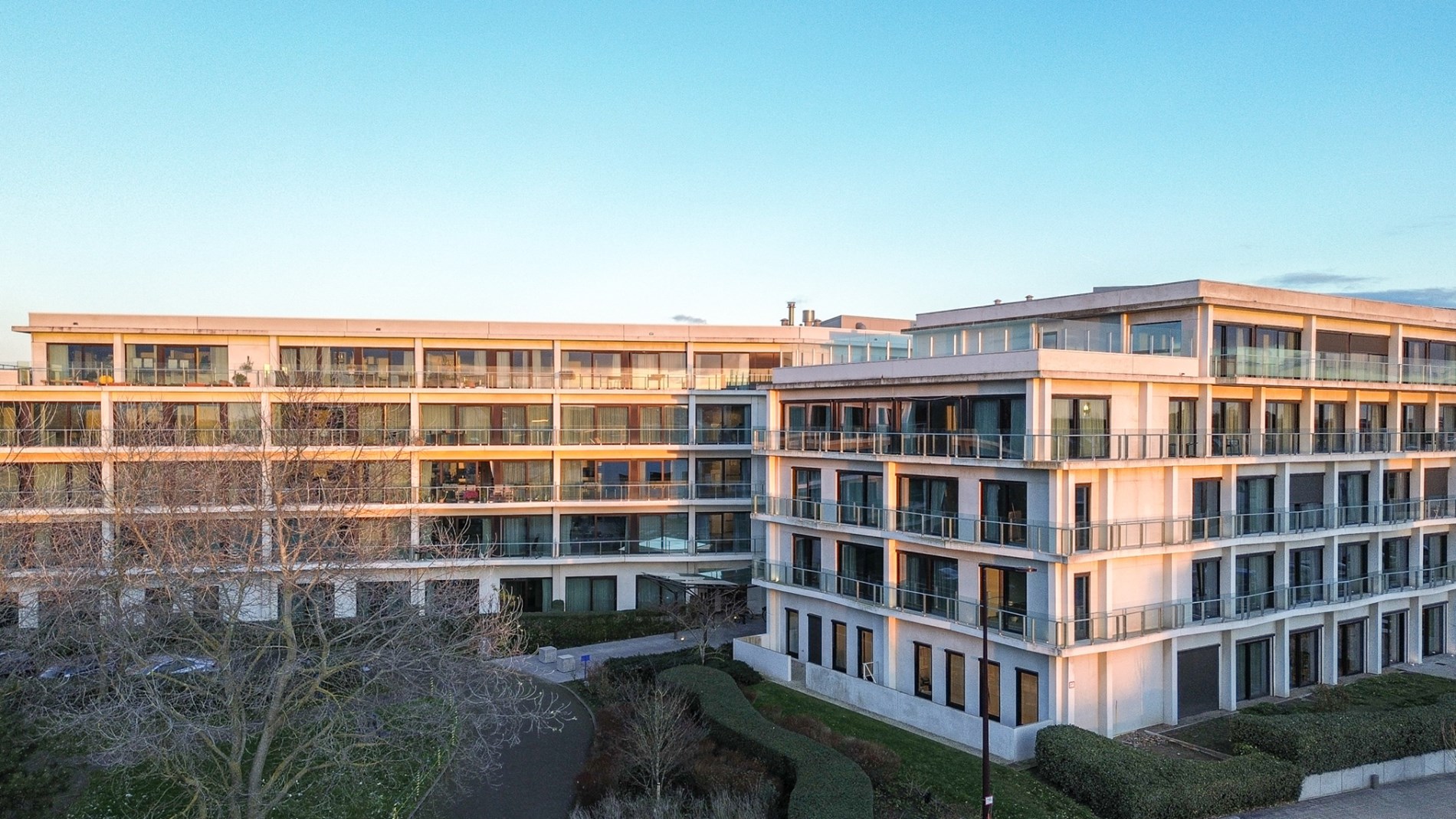 Moderne assistentiewoning met ondergrondse berging en parkeerplaats in De Haan, vlakbij strand, duinen en zee - foto 3