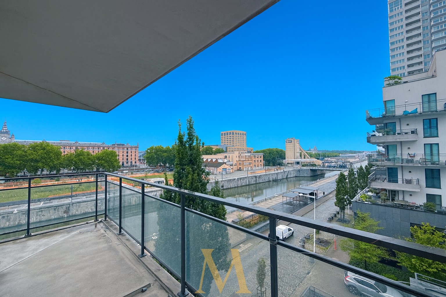 Appartement 2 chambres lumineux avec vue imprenable sur Tour & Taxis et le canal - photo 2