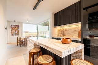 Schitterende villa met uitzicht op de Polders.Gelegen aan de rand van het Zoute biedt deze nieuwbouwvilla u het ultieme comfort en rust. Het...