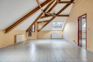 Op een uiterst centrale ligging, op wandelafstand van het bruisende stadscentrum en alle nodige voorzieningen, bevindt zich dit ruime appartement,...