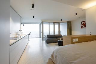 Deze stijlvolle open loft is gelegen op de 21ste verdieping van de iconische Antwerp Tower en biedt een uitzonderlijk panoramisch uitzicht over...