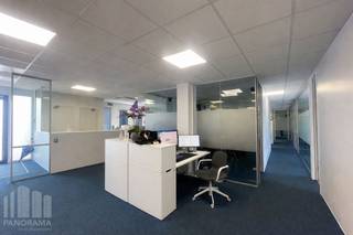 Office space of 239 m² for rent in the Sphere Business Park in Zellik, strategically located on the outskirts of Brussels. Thanks to its location along the dynamic Pontbeeklaan, your business benefits from excellent visibility and easy accessibility, with direct connections to the R0 ring road and the E40 motorway.<br /><br />The move-in ready office space is located on the ground floor and is fully equipped for immediate use. It includes air conditioning, double glazing, efficient heating, modern lighting and sanitary facilities. The recently renovated façade also contributes to a professional and contemporary appearance for your company.<br /><br />In addition, 7 private parking spaces are included, providing extra convenience for employees and visitors. The space will be available from 1/05/2026.<br /><br />Interested or would you like more information?<br /><br />Contact PANORAMA B2B for additional details, floor plans, or to schedule a site visit at 0477 09 00 09.