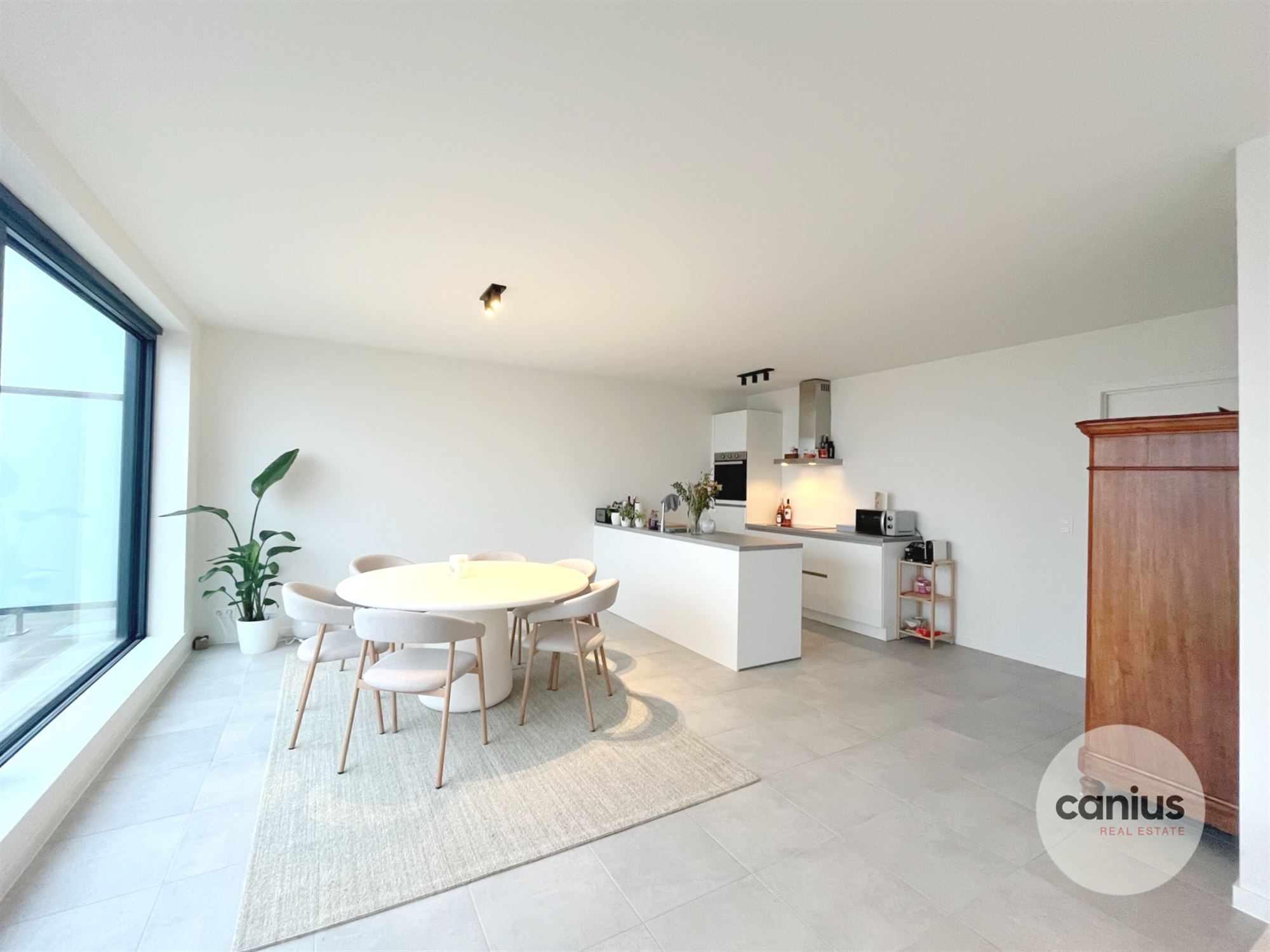 GESCHILDERDE PENTHOUSE IN HARTJE HASSELT MET 2 SLKS + 2 TERRASSEN & PARKING - foto 3