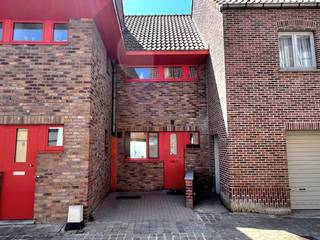 BINNENKORT TE HUUR. BEZOEK PAS VANAF 20 juli.Rustig gelegen stadswoning met aansprekende architectuur. (bouwjaar 2002). Deze woning is gelegen in een...