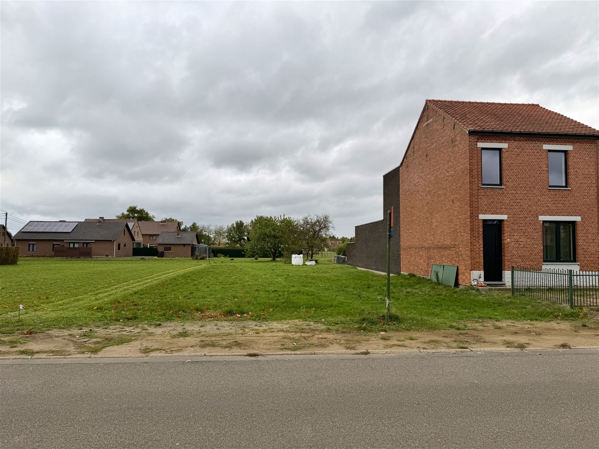 RUIM PERCEEL VOOR HALF OPEN BEBOUWING OP RUSTIGE LIGGING IN GENK - foto 1