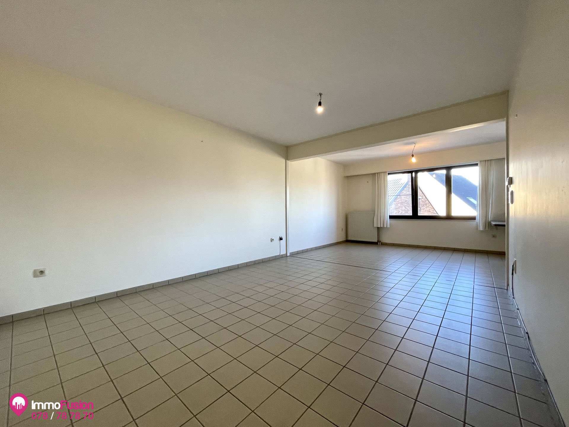 Mooi 2-slaapkamer appartement met terras in het centrum! - foto 4