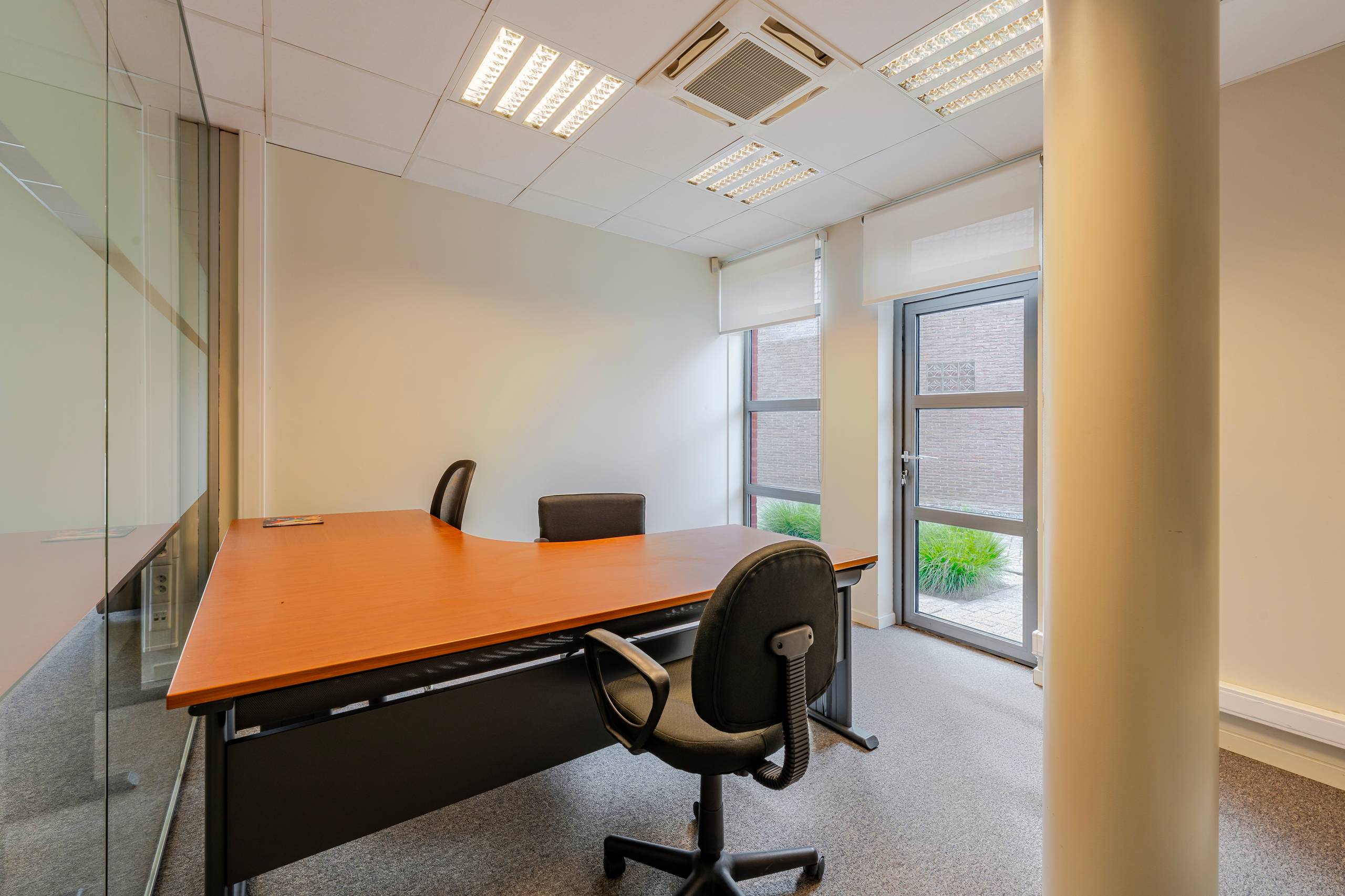 Stijlvol kantoor met 6 parkeerplaatsen te huur - foto 5