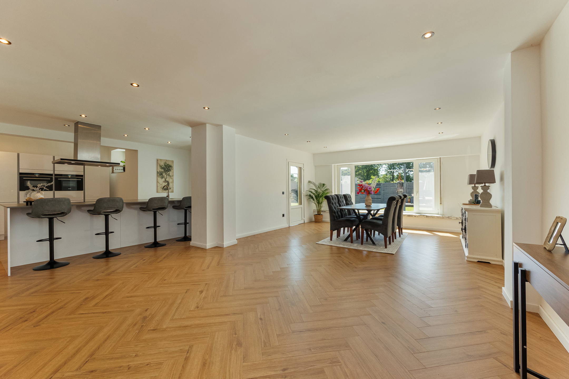 Woning met 7 slaapkamers op een perceel van 502 m². - foto 3