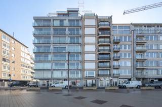 Instapklaar appartement op de Zeedijk met een mooi frontaal zeezicht. Gelegen nabij het Driehoeksplein - tussen het Lichttorenplein en...