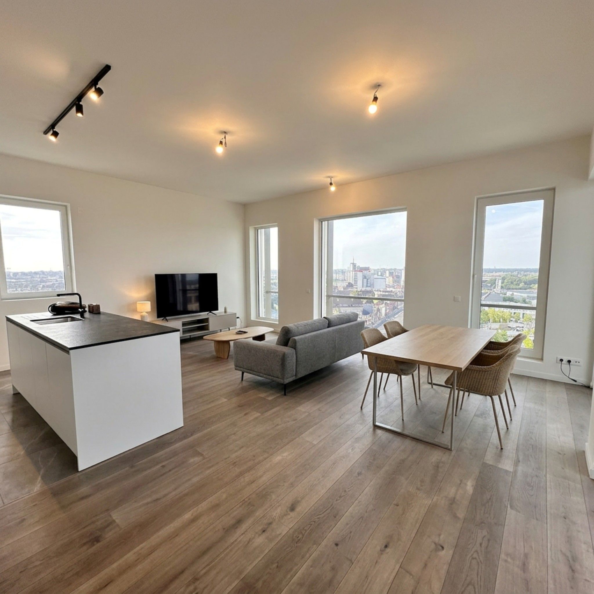 Luxueus appartement met 3 slaapkamers en mooi verzicht te huur - foto 3