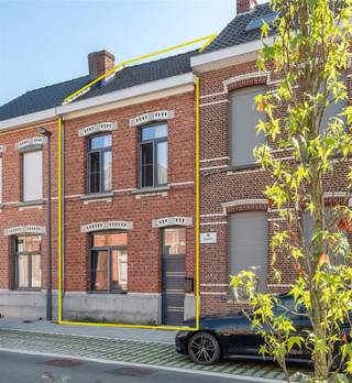 Bent u op zoek naar een instapklare woning in het centrum van Wijnegem, met  alle comfort en ruimte voor het hele gezin? Dan is deze charmante...