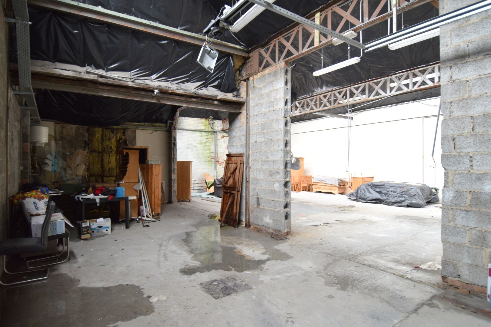 Te renoveren loods met burelen en toonzaal te Marke - foto 5