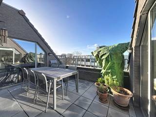 Op de derde verdieping bevindt zich dit ruime en unieke appartement dat aanvoelt als een penthouse. Waar andere verdiepingen twee...