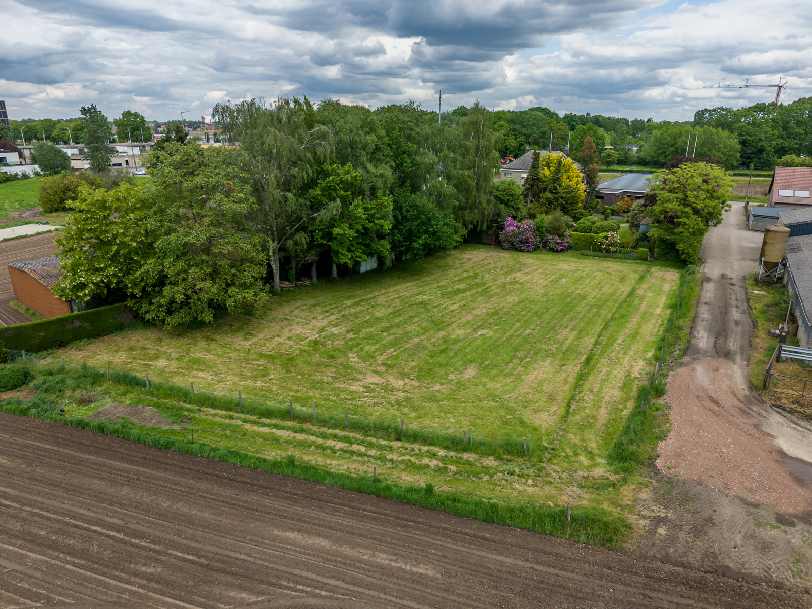 Comfortabel wonen op een zeer ruim perceel. - foto 4
