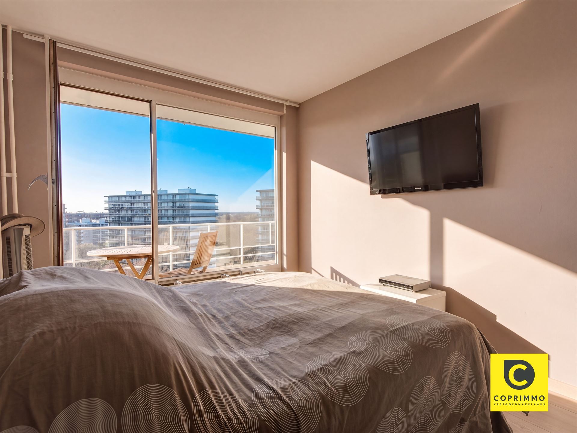 Instapklaar 2 slaapkamer appartement met groot terras! - foto 5