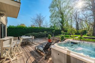 Exceptionally spacious villa located in Nieuwpoort on an exceptional plot of 1332 square meters with complete privacy and south-west facing...