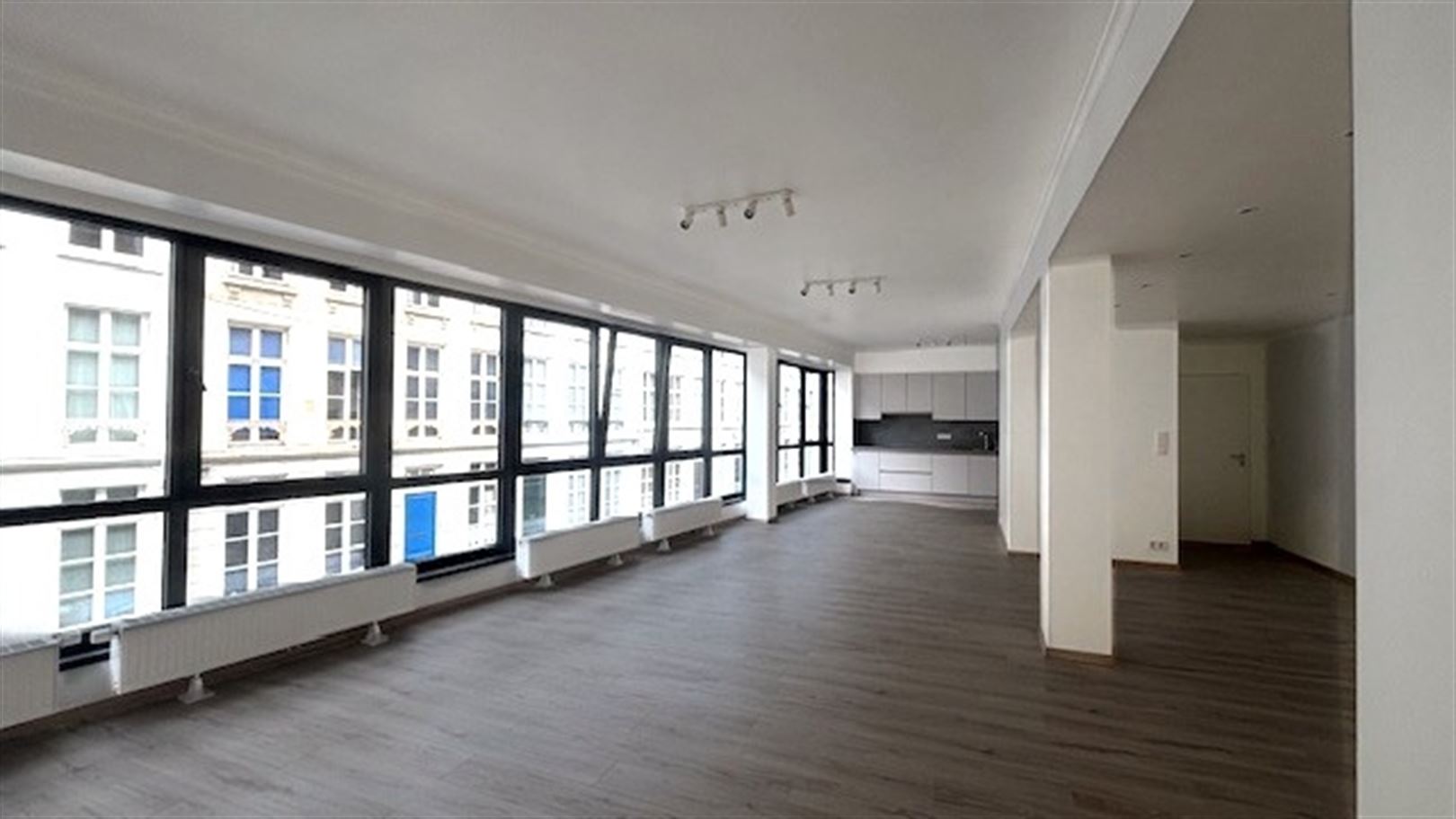 Gloednieuw gerenoveerd appartement in centrum Antwerpen - foto 1