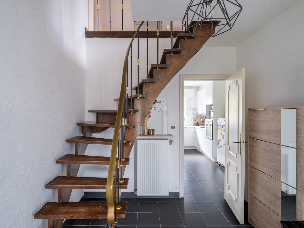 Vrijstaande woning (bew. opp 179m2) met 4 slaapkamers op perceel van 779m2 te Sint-Denijs-Westrem. - foto 4
