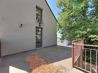 CONTACT Jeremy : +32 (0)472 91 80 37 - jeremy.champagne@weinvest.be<br /><br />Dispo immédiatement<br />Charmant duplex entièrement rénové situé au 1er étage dans le village de Bourlers (Chimay) composé de : living, cuisine, salle de souche, bureau, 3 chambres, WC et terrasse.<br />Chauffage poêle à pellets.<br /><br />PEB B - n°20260812500405  - E totale : 17239 kWh/an - E spéc. : 114 kWh/m².an.<br />Loyer 900€/mois hors charges.<br />Sous réserve d'acceptation des propriétaires.<br />Informations indicatives et non contractuelles.
