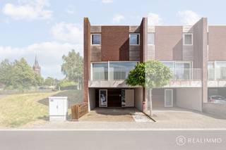 Cette maison bel-étage récente de 2017 est économe en énergie, prête à emménager et conçue de manière intelligente, avec tout le confort moderne...