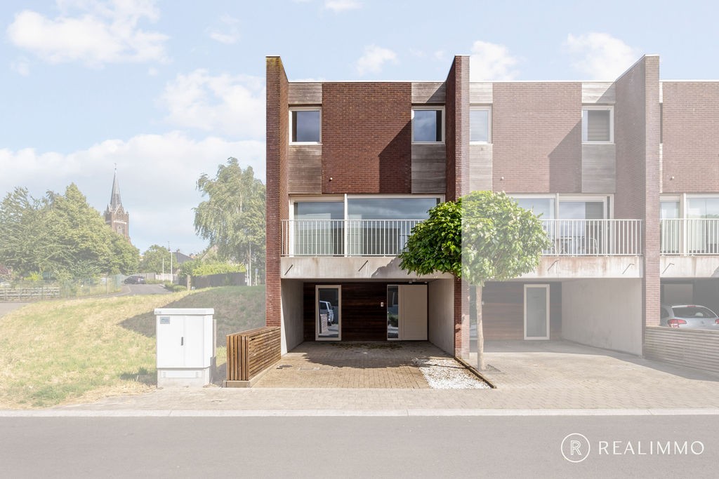 Maison semi-mitoyenne récente (2017) avec jardin, terrasse et sortie arrière, située dans un quartier calme - photo 2