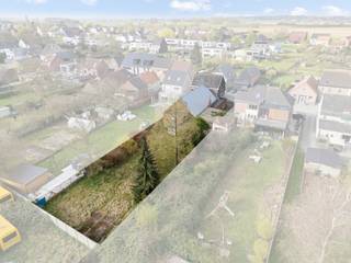 <p>Ontdek dit karaktervolle pand in Beigem. Met een bewoonbaar oppervlakte van maar liefst 393 m² en een grondoppervlakte van 1.100 m² biedt dit pand heel wat potentieel, zowel als loods, atelier, polyvalente ruimte en/of voor eigen bewoning. </p>
<p>Troeven</p>
<ul><li>
<p>Centrale ligging: Gelegen in een bosrijke woonkern, dichtbij scholen en openbaar vervoer.</p>
</li><li>
<p>&#128161; Veel potentieel voor renovatie of stockage: Ideaal voor zelfstandige wie zelf wil verbouwen naar eigen smaak en extra ruimte nodig hebben.</p>
</li></ul>
<p>Interesse? Contacteer ERA Leus &amp; Toye via 02 270 90 75 </p>