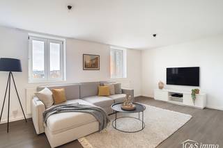 Op slechts 2 minuten wandelen van het park Spoor Noord bevindt zich dit verzorgde dakappartement.Via de inkomhal (ca. 4 m²) betreedt u het...