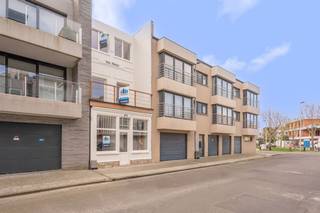 Volledig gerenoveerde en instapklare studio gelegen op het gelijkvloers centrum Wenduine. Kleine residentie waardoor geen gemeenschappelijke...
