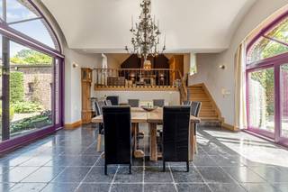 De hoeve werd tussen 2002 en 2006 volledig gerenoveerd, enkel de buitenmuren zijn blijven staan. Landelijk gelegen te midden van velden en weiden in Vliermaal, ideaal om te wandelen en fietsen. Met een authentiek poortgebouw en prachtige aangelegde binnenkoer en grote tuin met fruitbomen. Indeling:Royale inkomhal met prachtige trap als blikvanger, bureelruimte, leefkeuken, wasplaats, prachtige doorzon leefruimte met grote schuiframen, winterliving met open haard, 4 slaapkamers, extra bergkamer, berging, dressing, badkamer (stoomdouche, bubbelbad, lavabo), garages in het poortgebouw, schuren, grote polyvalente zolderruimte, CV-ruimte, … De hoeve leent zich er ook toe om nevenactiviteiten in te richten: kantoor, praktijk, verhuur van logies, … Extra troeven:- authentieke elementen: oude kerkvloeren, eiken trappen, prachtige binnenkoer en mooie tuin, - veel privacy- garage voor meerdere wagens + extra parkeerplaatsen- energiezuinig: zonnepanelen en zonneboiler- extraatjes zoals alarm, centraal stofzuigersysteem, airco, parketvloeren, koelcel, waskoker,...BEKNOPTJaar einde opbouw: 1919-1930Grondoppervlakte: 13a11caWoonoppervlakte: hoofdgebouw 341m², extra ruimtes 217m²KI: 1044EPC-score: 199 kWh/m² (B label)Verwarming: CV ketel op hout en op gasVraagprijs: 875.000 €Benieuwd? Bel of mail voor een afspraak: 011 30 50 50 of linda.jacobs@dewaele.comRelevante documenten zijn eveneens beschikbaar op onze website www.dewaele.com