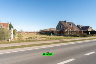 Dit perceel bouwgrond (zonder bouwverplichting) van 973 m², geschikt voor het bouwen van een vrijstaande woning, is gelegen op een vlot...