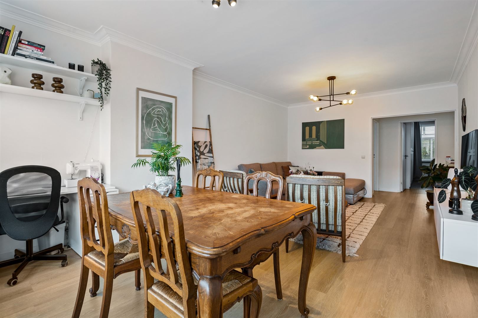 Gerenoveerd appartement met 2 slaapkamers en veranda. - foto 4