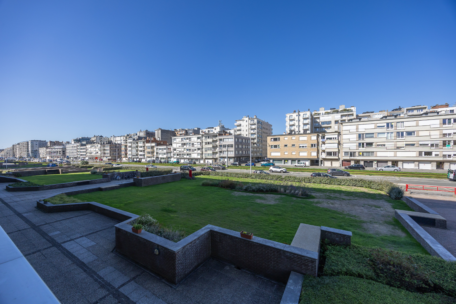 Studio met ruim terras op steenworp van strand - foto 5