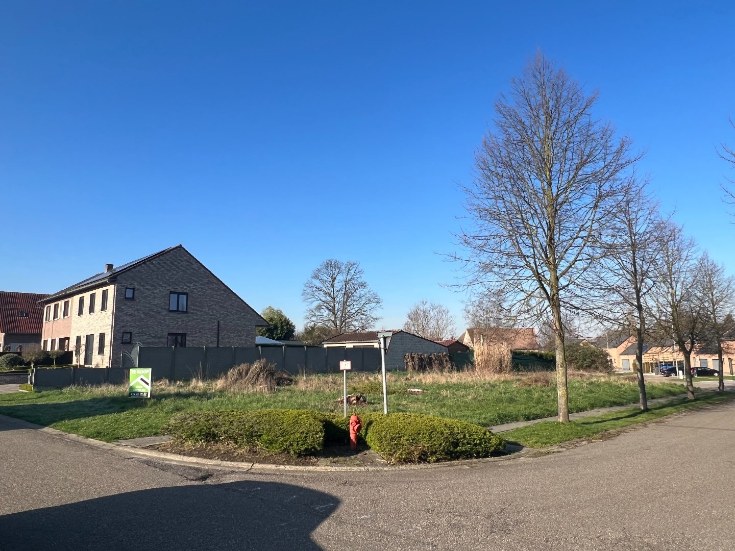 RUIM PERCEEL BOUWGROND OP RUSTIGE LIGGING IN STADSRAND - foto 1