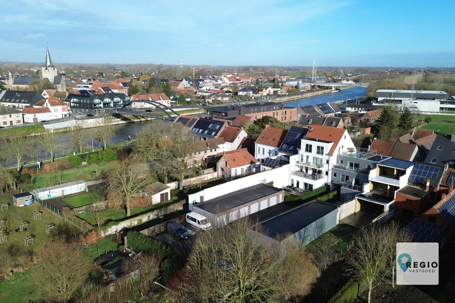 Centraal gelegen gezinswoning in ruwbouwfase biedt ongezien potentieel. - foto 1