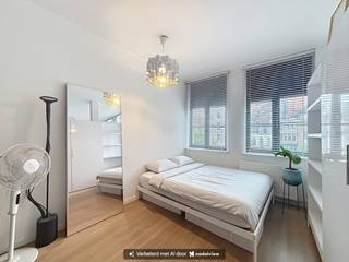 Appartement gelegen op de tweede verdieping op zeer <strong>centrale </strong>ligging in de <strong>Theaterbuurt </strong>op wandelafstand van de gezellige Graanmarkt, winkels, restaurants en openbaar vervoer. <br /><br /><strong>Indeling:</strong><br />Het appartement is gelegen op de eerste verdieping. Inkomhal, ruime woonkamer op parketvoer, volledig ingerichte open keuken voorzien van kookplaat, combi-oven en koelkast met vriesvak. Kastenwand als afscheiding naar slaapkamer, badkamer met douche en lavabo. Apart toilet en berging met voor wasmachine en droogkast.<br /><br /><strong>Bijzonderheden:</strong>
<ul>
	<li>De maandelijkse gemeenschappelijke kosten bedragen €85,- per maand.</li>
	<li>De nutsvoorziening van water, gas en elektriciteit zijn individueel.</li>
	<li>Ondergrondse berging op verdieping -1.</li>
	<li>Ondergrondse fietsenkelder, bereikbaar met fietsenlift. </li>
	<li>Beschikbaar vanaf 1 december.</li>
</ul>