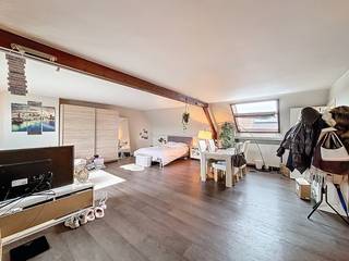 Deze studio te koop in het hart van Kapellen biedt de ideale combinatie van ruimte, comfort en een gunstige bereikbaarheid. Dankzij de ligging aan...