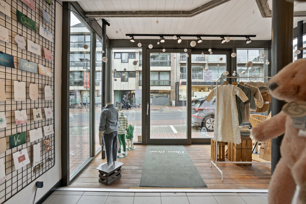 Handelsruimte te huur (160m²) met TOP-visibiliteit in Middelkerke! - foto 5